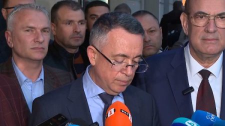 ДПС: оставаме, но “Ако гласуват с Пеевски, ние излизаме!”